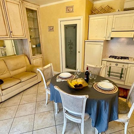 Doctor House Desenzano Daire Desenzano del Garda Dış mekan fotoğraf