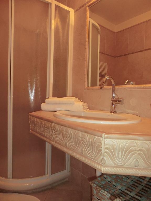 Doctor House Desenzano Daire Desenzano del Garda Dış mekan fotoğraf